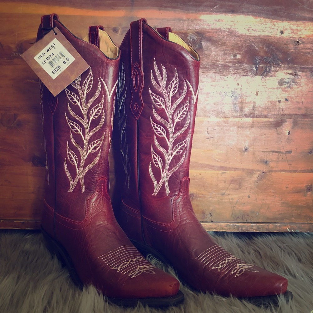 Gorgeous burgundy Old West Cowboy Boots